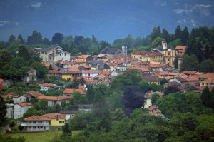 quadrifoglio-indaco-9-Ameno-in-telefoto-dall'Oltreagogna